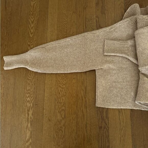 Lelis Collection heathered camel long sleeved rib knit sweater - S - Picture 8 of 9